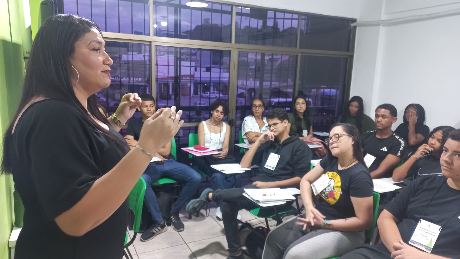 Alunos em dinâmica de grupo